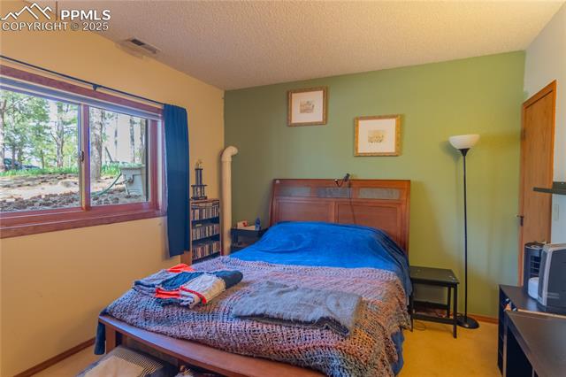 115 E Kings Deer Point