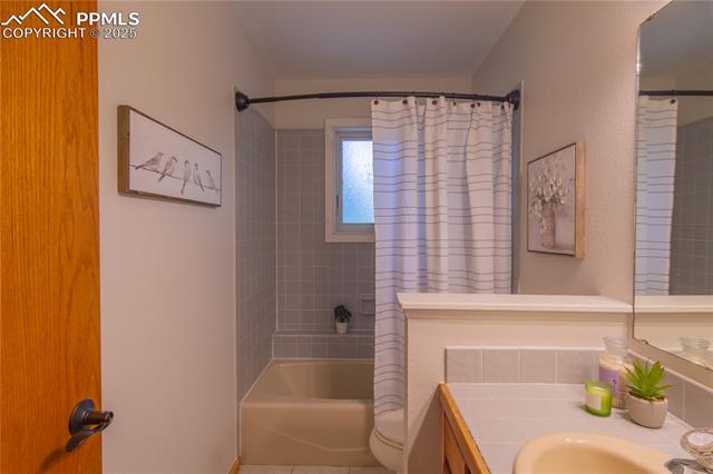 115 E Kings Deer Point