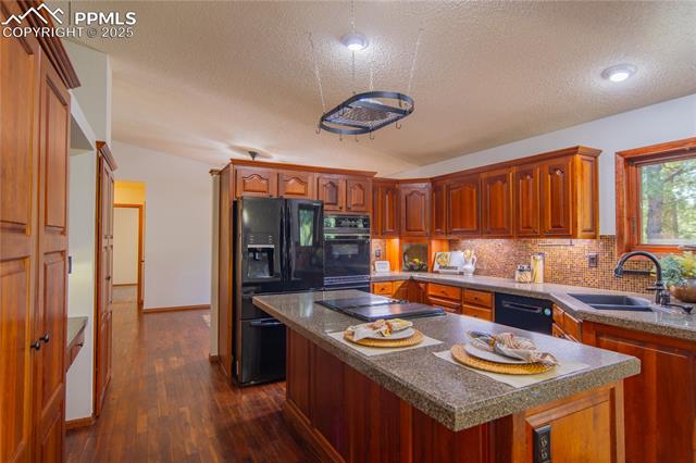115 E Kings Deer Point