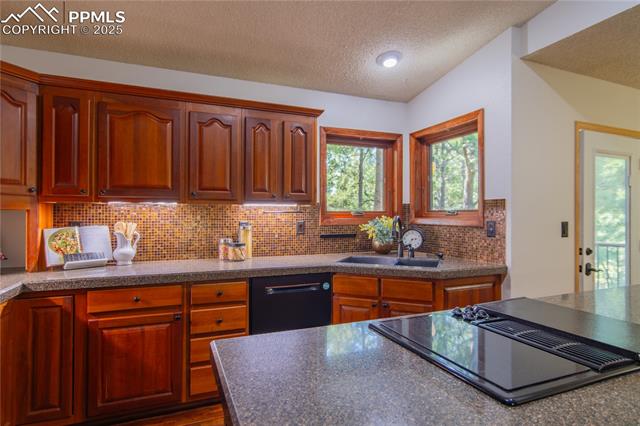 115 E Kings Deer Point