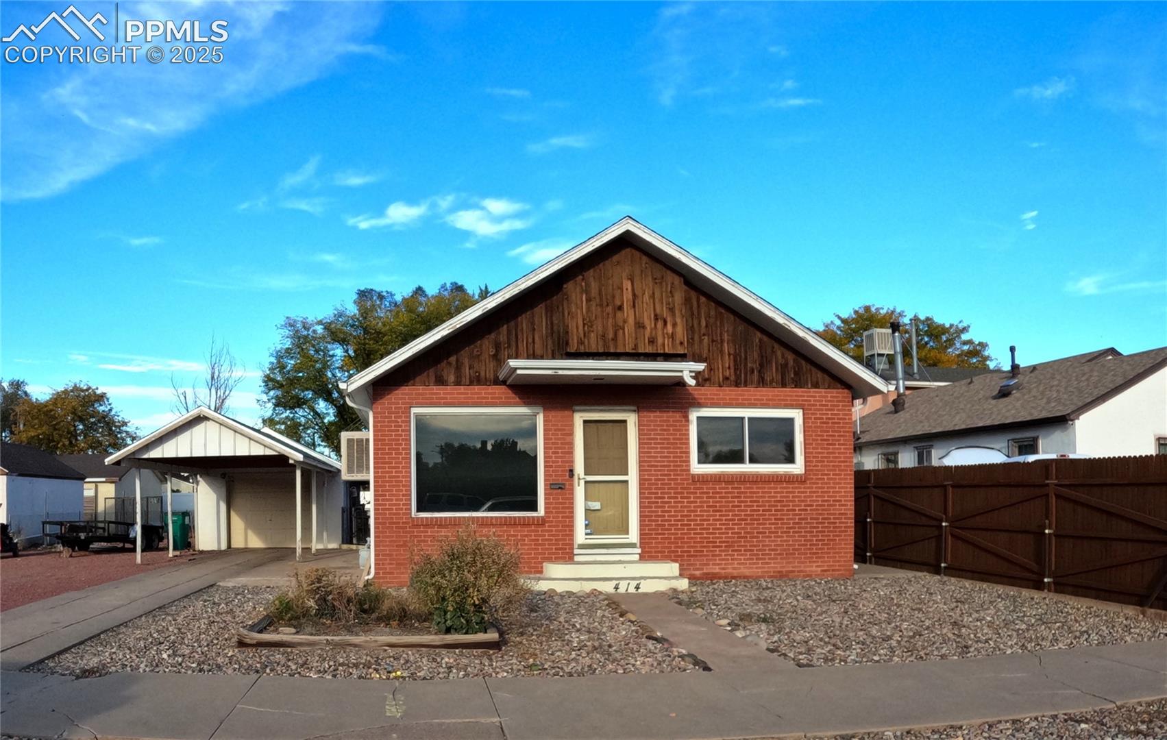 414 E Adams Avenue