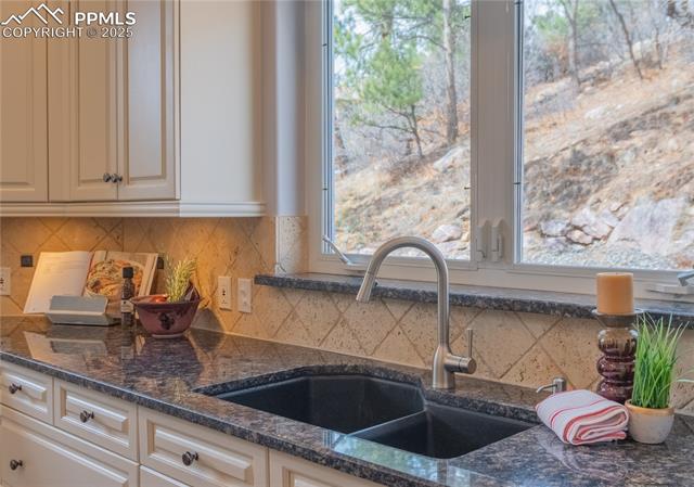 7360 Winding Oaks Drive