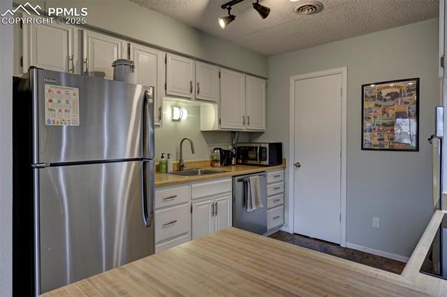 6550 Delmonico Drive 201