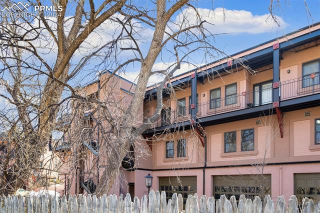 906 Manitou Avenue 202