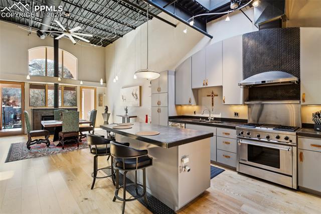 906 Manitou Avenue 202