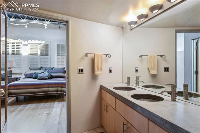 906 Manitou Avenue 202