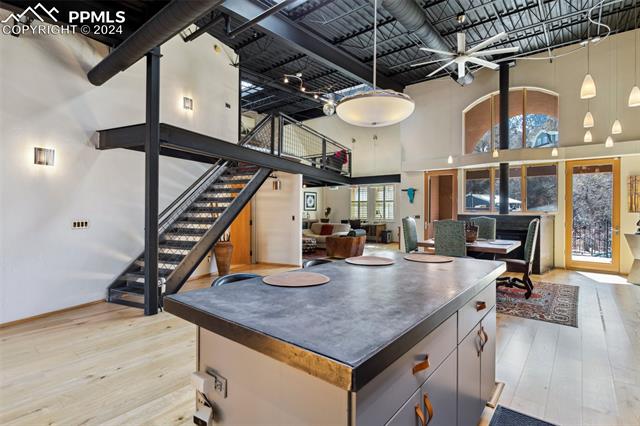 906 Manitou Avenue 202