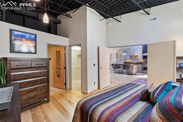 906 Manitou Avenue 202