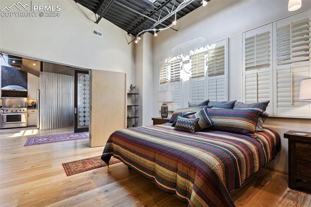 906 Manitou Avenue 202