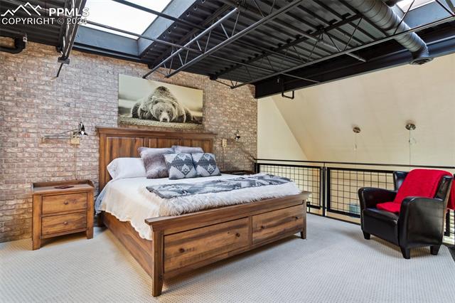 906 Manitou Avenue 202