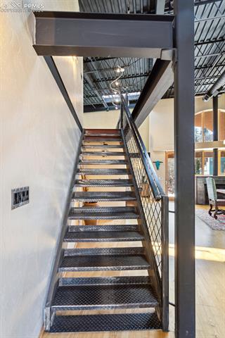 906 Manitou Avenue 202