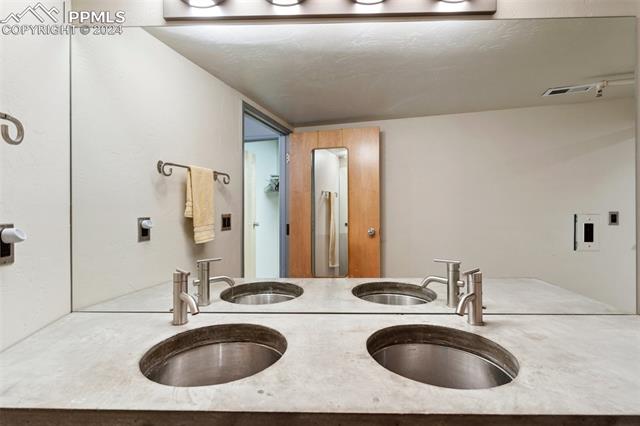 906 Manitou Avenue 202