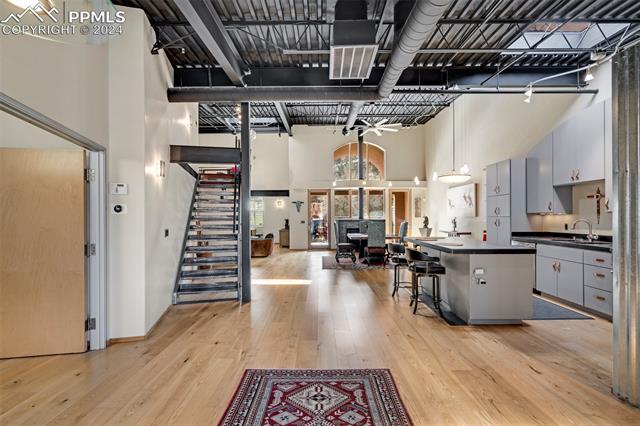 906 Manitou Avenue 202