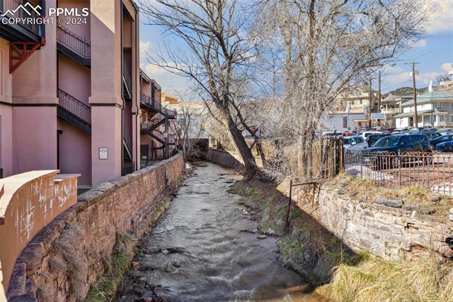 906 Manitou Avenue 202