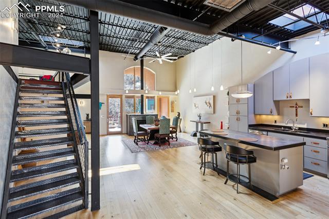 906 Manitou Avenue 202