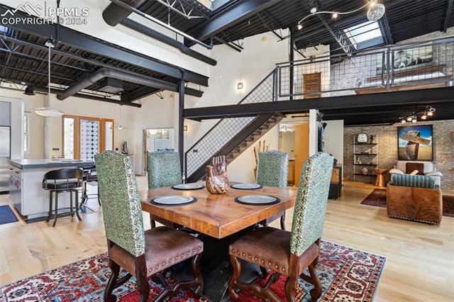 906 Manitou Avenue 202