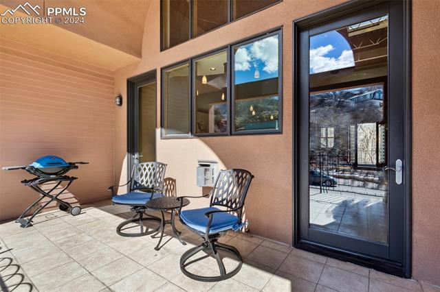 906 Manitou Avenue 202