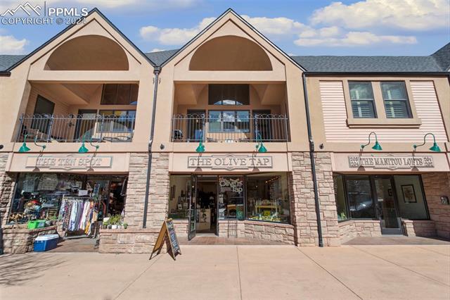 906 Manitou Avenue 202