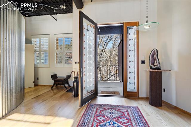 906 Manitou Avenue 202