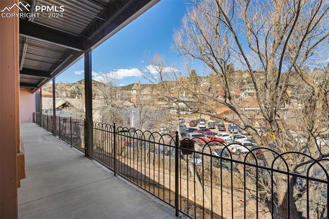 906 Manitou Avenue 202