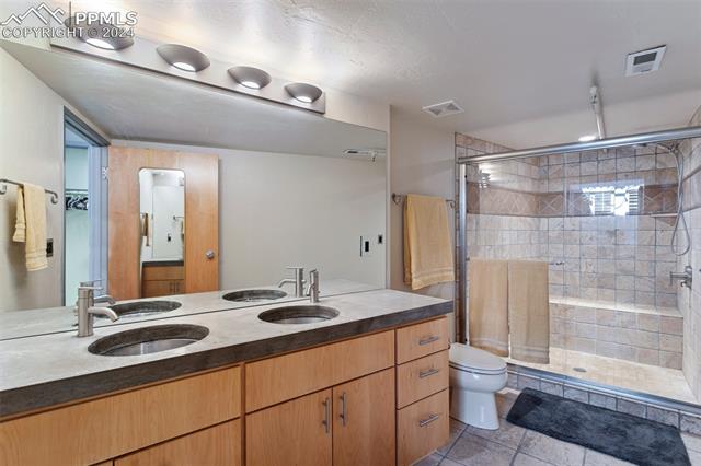 906 Manitou Avenue 202