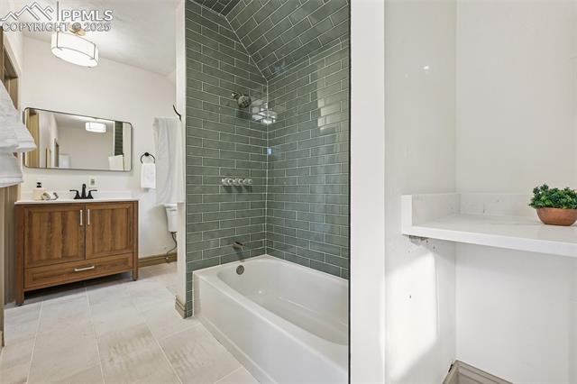 2121 W Pikes Peak Avenue