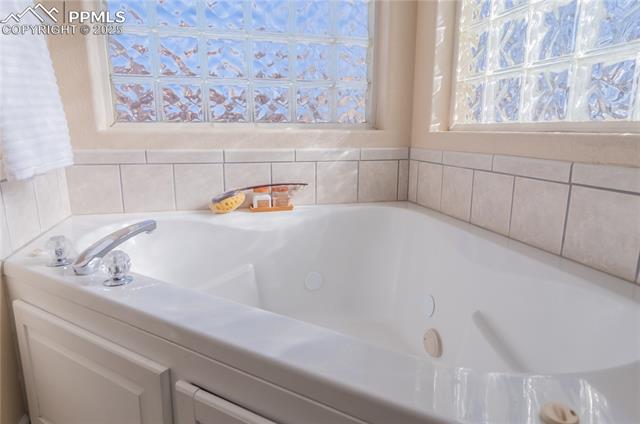 514 S Hahns Peak Avenue