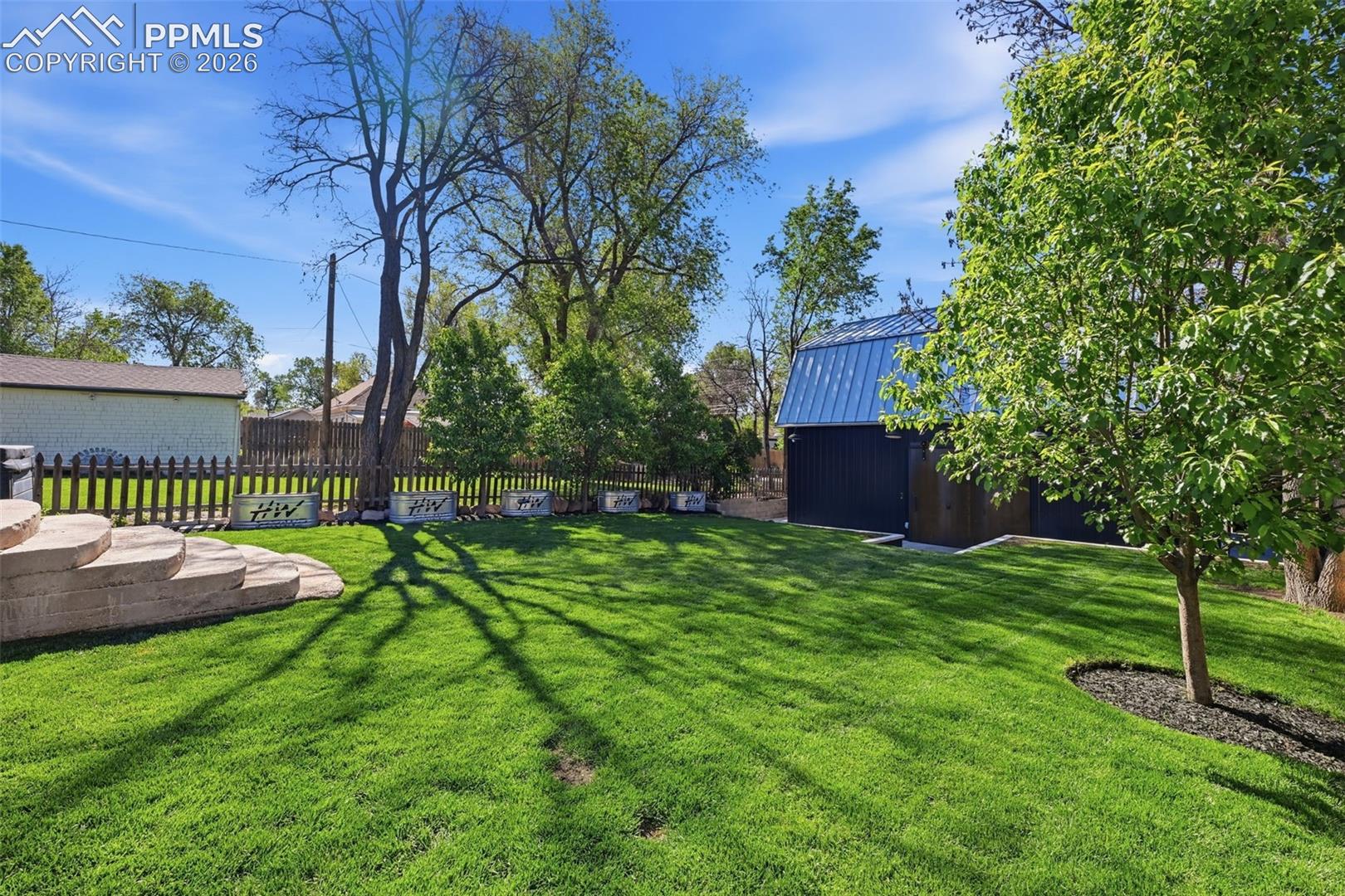 937 E Costilla Street