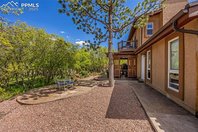 4961 Cliff Point Circle