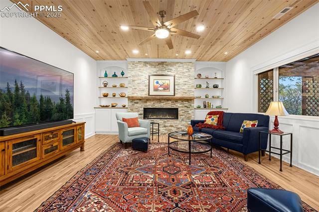 4961 Cliff Point Circle