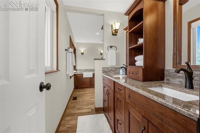 4961 Cliff Point Circle