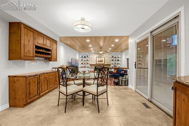 4961 Cliff Point Circle