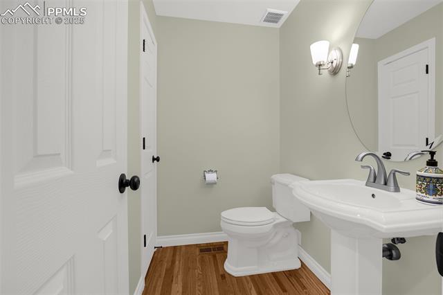 4961 Cliff Point Circle