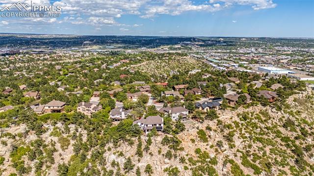 4961 Cliff Point Circle