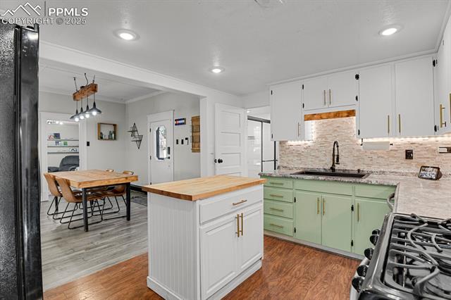 2574 Mount Vernon Street