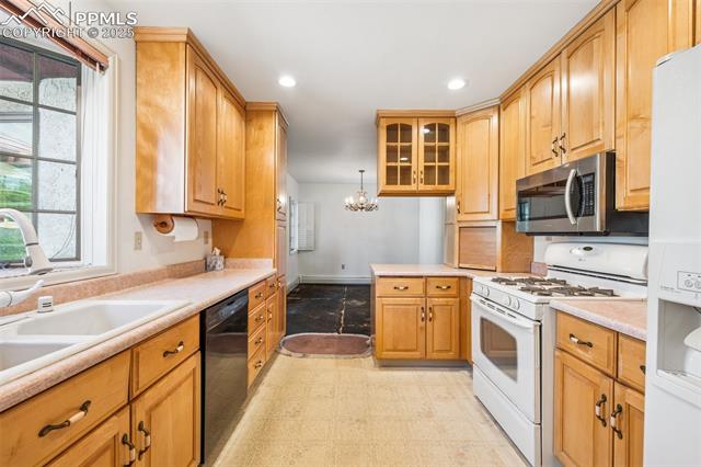 2204 N Cascade Avenue