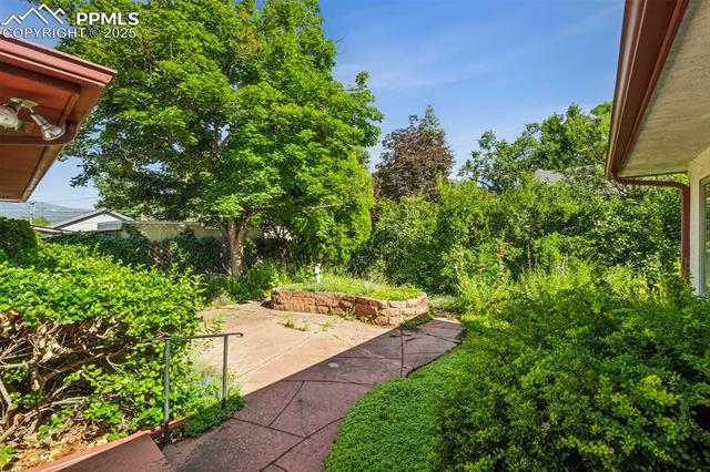 2204 N Cascade Avenue