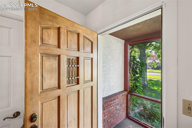 2204 N Cascade Avenue