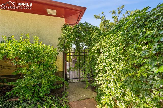 2204 N Cascade Avenue