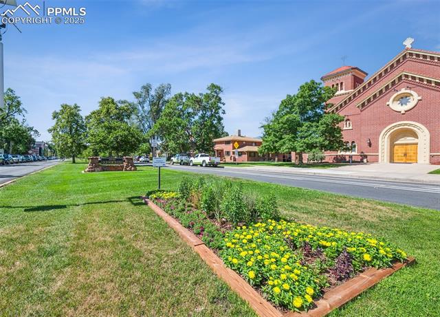 2204 N Cascade Avenue