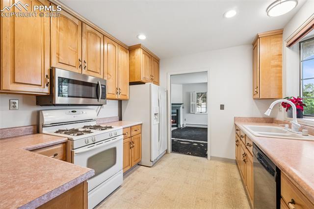 2204 N Cascade Avenue