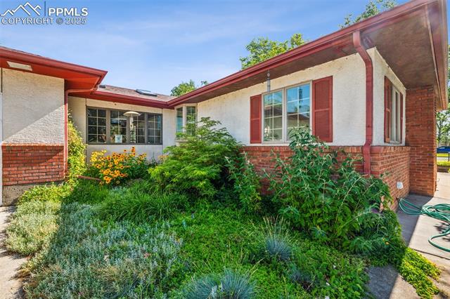 2204 N Cascade Avenue