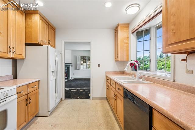 2204 N Cascade Avenue