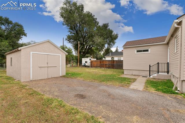 906 S Institute Street