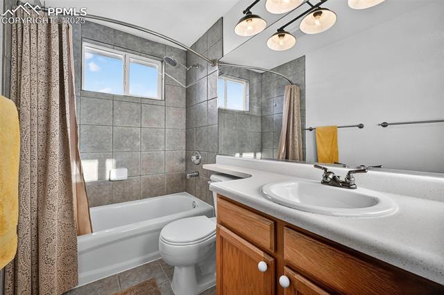 5742 Charlotte Parkway