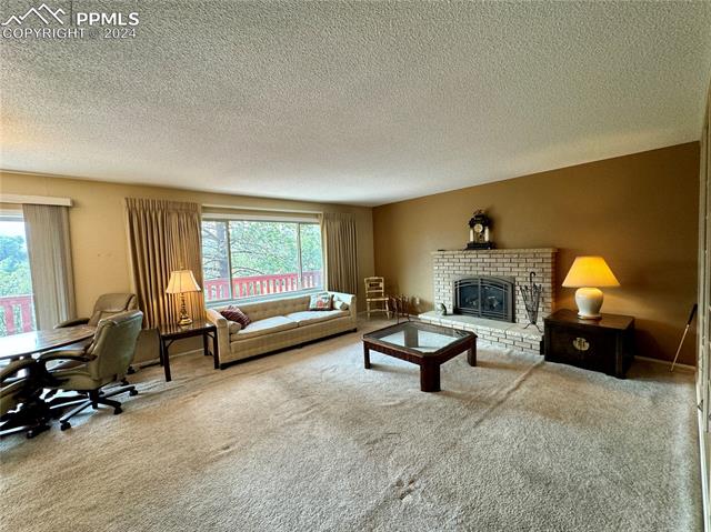 202 Crystal Hills Boulevard