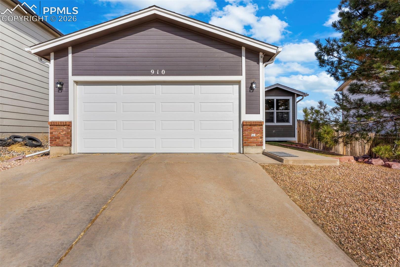 910 Lords Hill Drive