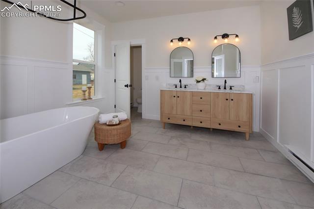 1902 W Cucharras Street