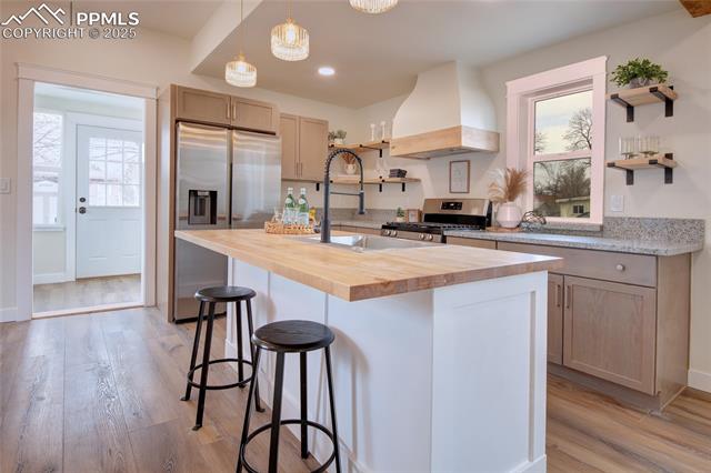 1902 W Cucharras Street