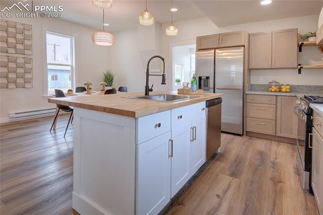 1902 W Cucharras Street